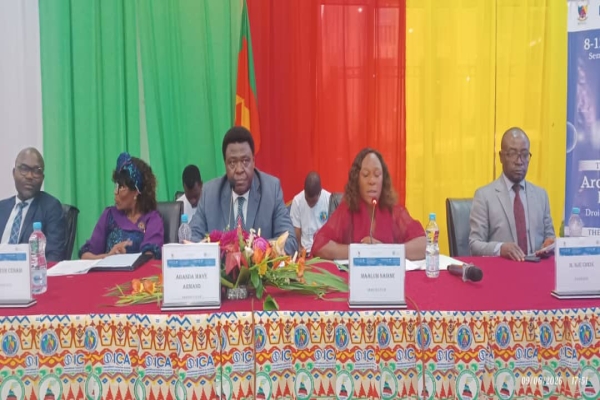 La table ronde nationale inscrite au programme de la célébration de la Semaine Internationale des Archives au Cameroun se déroule actuellement sur le thème : « Des archives souveraines pour la vérité historique, la justice sociale et la gouvernance numéri