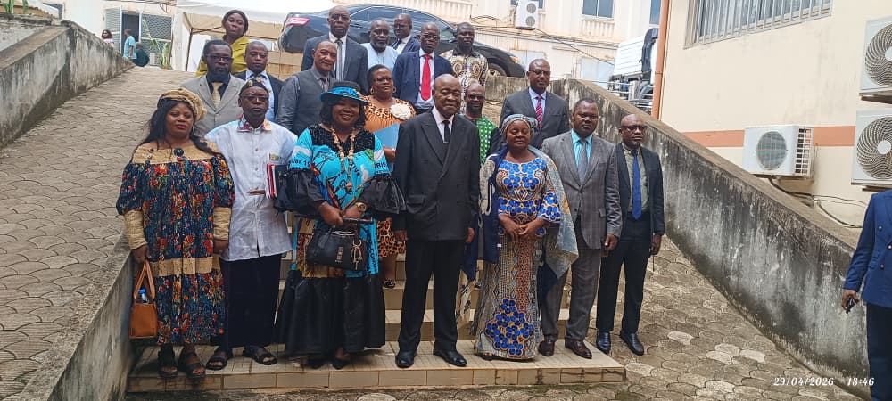 Photo de groupe avec toute l'assistance